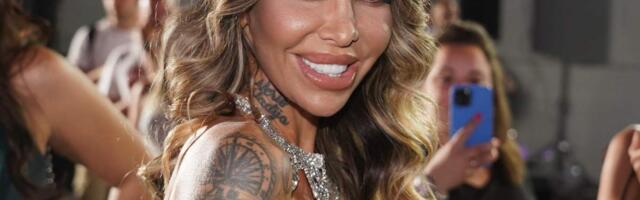 Kuća udubljena uz put i prekoputa groblja: Ovde živi majka Aneli Ahmić (foto)