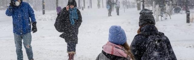 BELI PAKAO ODNEO PRVU ŽRTVU, TEMPERATURA PALA NA MINUS 34! Potpuni kolaps, 350.000 ljudi ostalo bez struje! STIŽE NAJGORA OLUJA DECENIJE! (VIDEO)