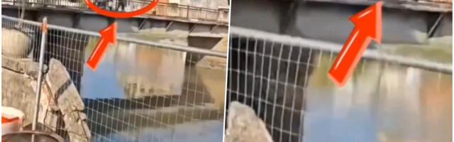 JEZIVE SCENE! Otac se posvađao sa majkom pa u besu bacio dete u reku: Dramatične scene na mostu obilaze svet (VIDEO)