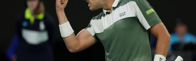 BRAVO, MAJSTORE! HAMAD MEĐEDOVIĆ OSVOJIO TITULU U NAPULJU! Srbin napravio ogroman skok na ATP listi, evo na kom se mestu sada nalazi!