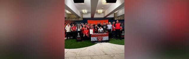 Nemanja Vidić dočekan u Bugrskoj kao car, a onda se slikao i sa najpopularnijom estradnom zvezdom!