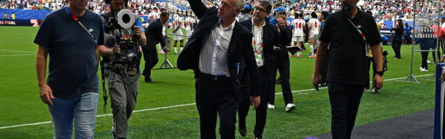 SELEKTOR FRANCUSKE NAKON ŠOKANTNOG PORAZA OTIŠAO IZ REPREZENTACIJE! Izgrlio fudbalere i mahnuo navijačima! Ovo je njegova odluka