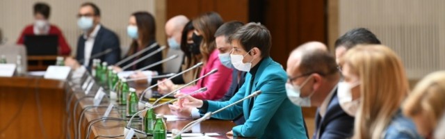 Glas penzionera: Igrokaz Vučića i Kriznog štaba