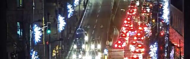 VIŠE OD 9KM GUŽVE! Saobraćajna gužva paralisala Beograd: Na ovim deonicama se vozila jedva i pomeraju, a evo i gde je bez zastoja (FOTO)
