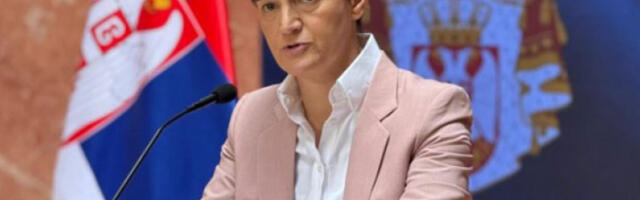 Блокадери и вечерас показали шта им је политика и шта су им домети - гађати јајима макету Вучића