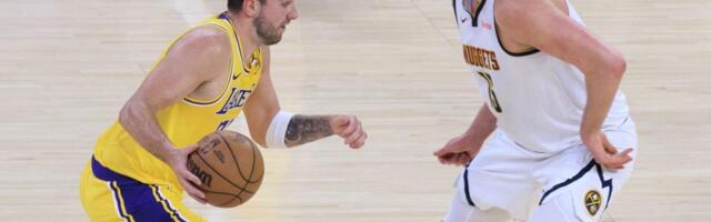 NAVIJAČI SU FRUSTRIRANI, BESNI NA NJEGA, ZVIŽDE MU, A ON SE NA SRAMOTAN NAČIN DOTAKAO JOKIĆA: Njegove reči odjekuju: "Nikada nećete čuti navijača Denvera da..."