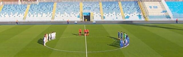 Meč Novi Pazar - Partizan počeo minutom ćutanja u čast Duška Vujoševića