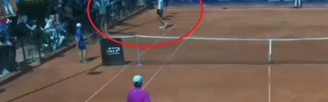Čuo je "idiote" sa tribine i odmah krenuo da se obračuna: Skandal u Rimu, tenisera iz BiH jedva obuzdali! /VIDEO/