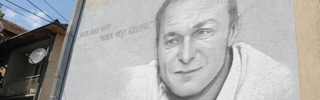 Bio je veliki čovek među ljudima! Ovako zahvalni Kraljevčani čuvaju uspomenu na narodnog lekara dr Pavlovića (FOTO)