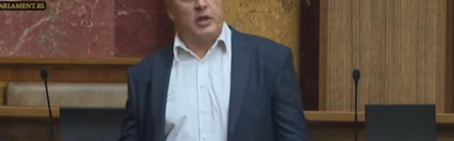 Opozicionar Veselinović isprozivao blokadere: Mislite da se politika vodi iz kreveta?! (VIDEO)