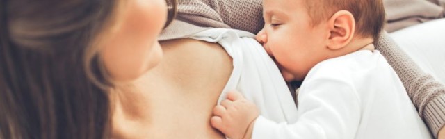 Šta ako beba sisa nekoliko puta uzastopno: Šta je KLASTER DOJENJE i kada se javlja?