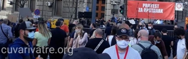 POBUNA Počeo "protest za opstanak" ispred Vlade (VIDEO)