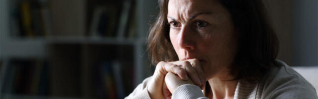 ŽIVIM U ISTOJ KUĆI SA BIVŠIM MUŽEM - KOJI IMA NOVU DEVOJKU: Posle 20 godina braka gleda supruga sa drugom