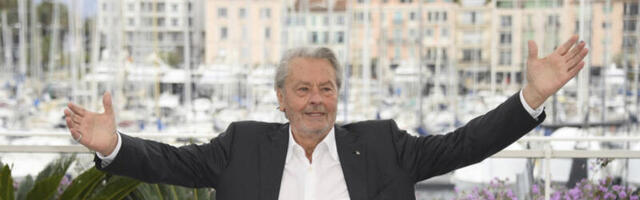 ŽIVEO JE SA DVE ŽENE - AFERE I SKANDALI ALENA DELONA: Slavni glumac iza sebe ostavio troje zvanične dece i jednog sina koga nikad nije priznao