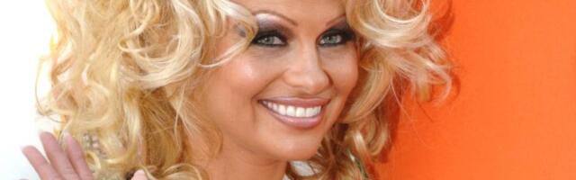 Konačno otkriveno: Evo kada ženama PRESTAJU da RASTU GRUDI