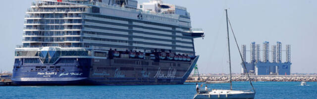 Два немачка крузера са 7.000 путника заробљена у зони сукоба