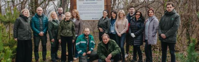 Za zeleniju budućnost! Er Srbija zasadila 99 sadnica na Avali - po jedno drvo za svaku godinu kompanije! Cilj je očuvanje prirode i promocija održivog razvoja!
