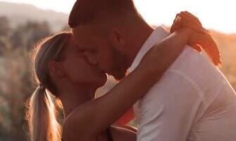 "NEMAM POJMA ŠTA SAD GLUMI, PRETERALA JE!" Hit priča kako je Marko Arnautović osvojio Saru: Taj naš srpski mentalitet... Mama mi je rekla - ženi je!