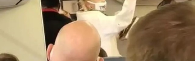 Stjuardesa igra od sreće i putnici aplaudiraju kada je žena izbačena iz aviona radi nepoštovanja!