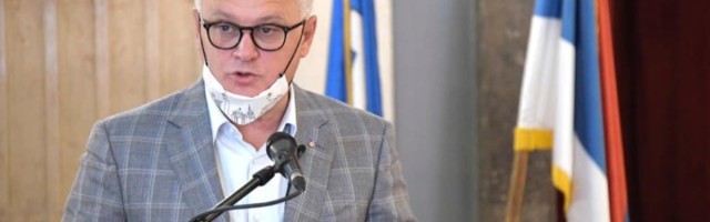 "Vesiću, prihvati odgovornost i podnesi ostavku"