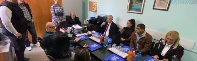 Ministar Demo Beriša obišao Dom kulture Roma: Da li će biti rešen status romskih medijatorki?