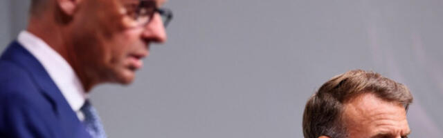 Фајненшел тајмс: Макрон је издао Мерца и платиће због тога