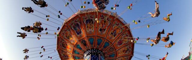 Urušila se vrteška u luna parku u Indiji, 13 povređenih, policajac poginuo