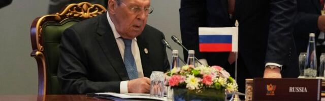 Lavrov novinaru: Ako ne izađeš, momci vade oružje (VIDEO)