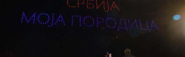 (FOTO/VIDEO) Dronovima ispisano - Srbija, moja porodica! Spektakularna najava skupa u Beogradu - Pogledajte ovo čudo!