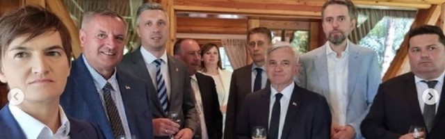 Tviteraši: Boško, je l' ti AV oprostio što si "fašista i što si tukao žene"?
