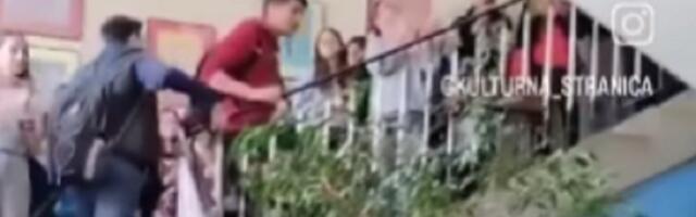 Prelepa slika iz naše škole: Bravo deco! (VIDEO)