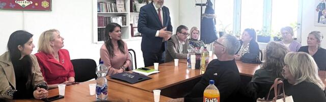 "Vi ste junaci ljudskosti": Ministar Žigmanov posetio Centar za porodični smeštaj i usvojenje u Kragujevcu