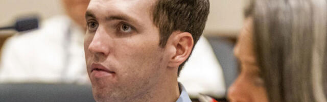 Оптужени за убиство Чарлија Кирка први пут на суду окован и смирен