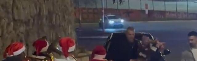 Na Dedinju prava žurka: Poznati se sjatili kod Cece, dočekuju ih trubači u kostimima deda Mraza