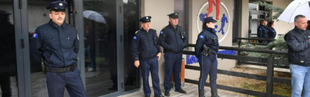 MUKE ALBANSKIH PENZIONERA NA KOSMETU Vest za rubriku "verovali ili ne", ali kada je u pitanju lažna država - verujte