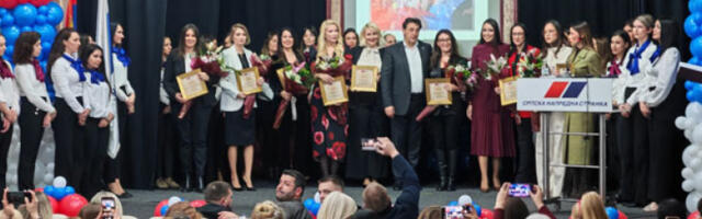 Гашић уручио захвалнице Месаровић, Ковачевић и Павков на свечаности ГО СНС у Крушевцу