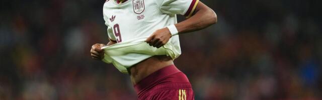 JAMAL OSUDIO POVIKE SA TRIBINA: Uvrede na verskoj osnovi su neprihvatljive