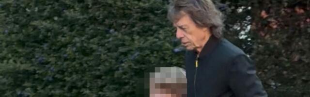 Paparaco! Mik Džeger snimljen sa najmlađim sinom u Londonu - evo kako pevač sada izgleda, detalj oduševio sve