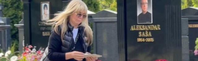 JECAJI POPOVIĆEVE UDOVICE ODJEKUJU GROBLJEM: Suzana Jovanović se slomila na Sašin rođendan! (VIDEO)