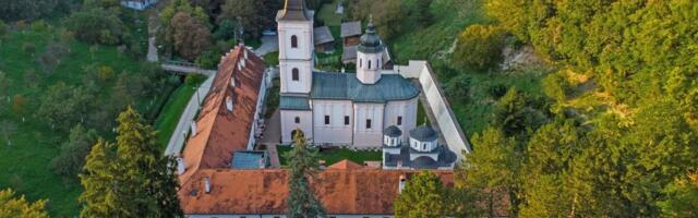 "Iskreno sam se molila pred ikonom Majke Božje i čudo se dogodilo": Vernici svakodnevno hrle u manastir Beočin