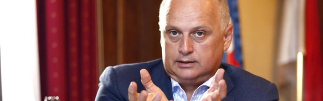 Goran Vesić najavio popuštanje mera po fazama: vakcinisani će već od sledeće nedelje imati povlastice, uskoro i otvaranje klubova