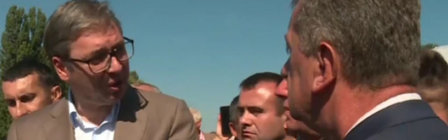 IZ MASE SE ZAČULO - LAŽU TE PREDSEDNIČE: Šok scena u Kraljevu, Vučić je pogledom tražio Drobnjaka!