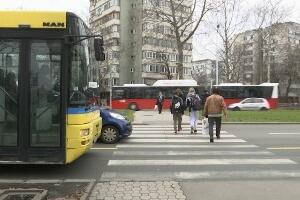 Спотови о безбедности саобраћаја могу да промовишу и опасну вожњу – пропуст или "уметничка слобода"