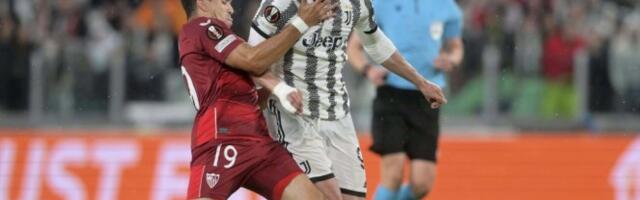 JUVENTUS PREŽIVEO! Sevilja UMALO KAZNILA Vlahovićeve promašaje! Roma nosi MINIMALNU prednost u Nemačku!