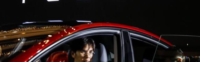 Profit Tesle zbog slabije prodaje doživljava strmoglav pad