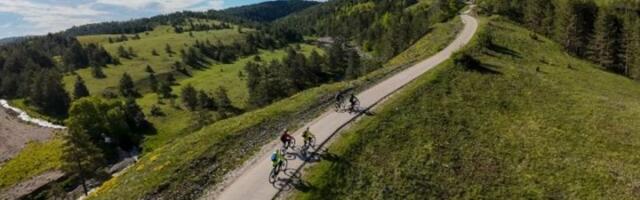 Izraelski turisti na e-bike turi kroz Zlatibor