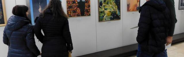 Bogata izložba u Muzeju Jadra: Posvećena je prerano preminulom slikaru Radovanu Mići Trnavcu