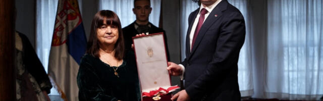 ​Министар Селаковић уручио Карађорђеву звезду Љиљани Хабјановић Ђуровић (видео)