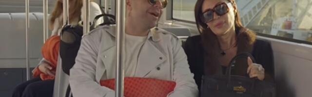 Ceca Ražnatović se vozi autobusom: Pevačica uhvaćena u šok izdanju (FOTO)