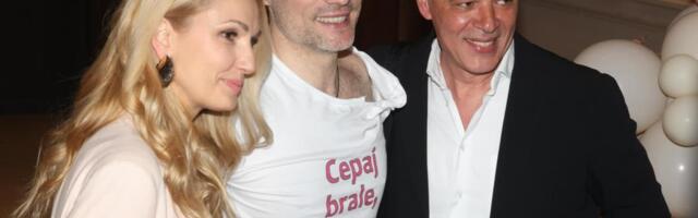 SAVO MILOŠEVIĆ STIGAO KOD SOFRE S 10 GODINA MLAĐOM DEVOJKOM: Blicevi sevali kada se pojavila plavokosa Natalija, svi pogledi uprti u lepoticu (FOTO)